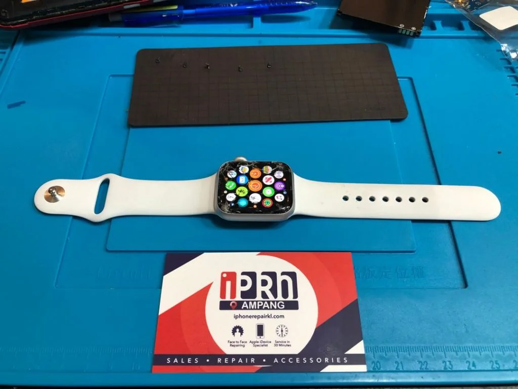 Apple watch screen online cracked