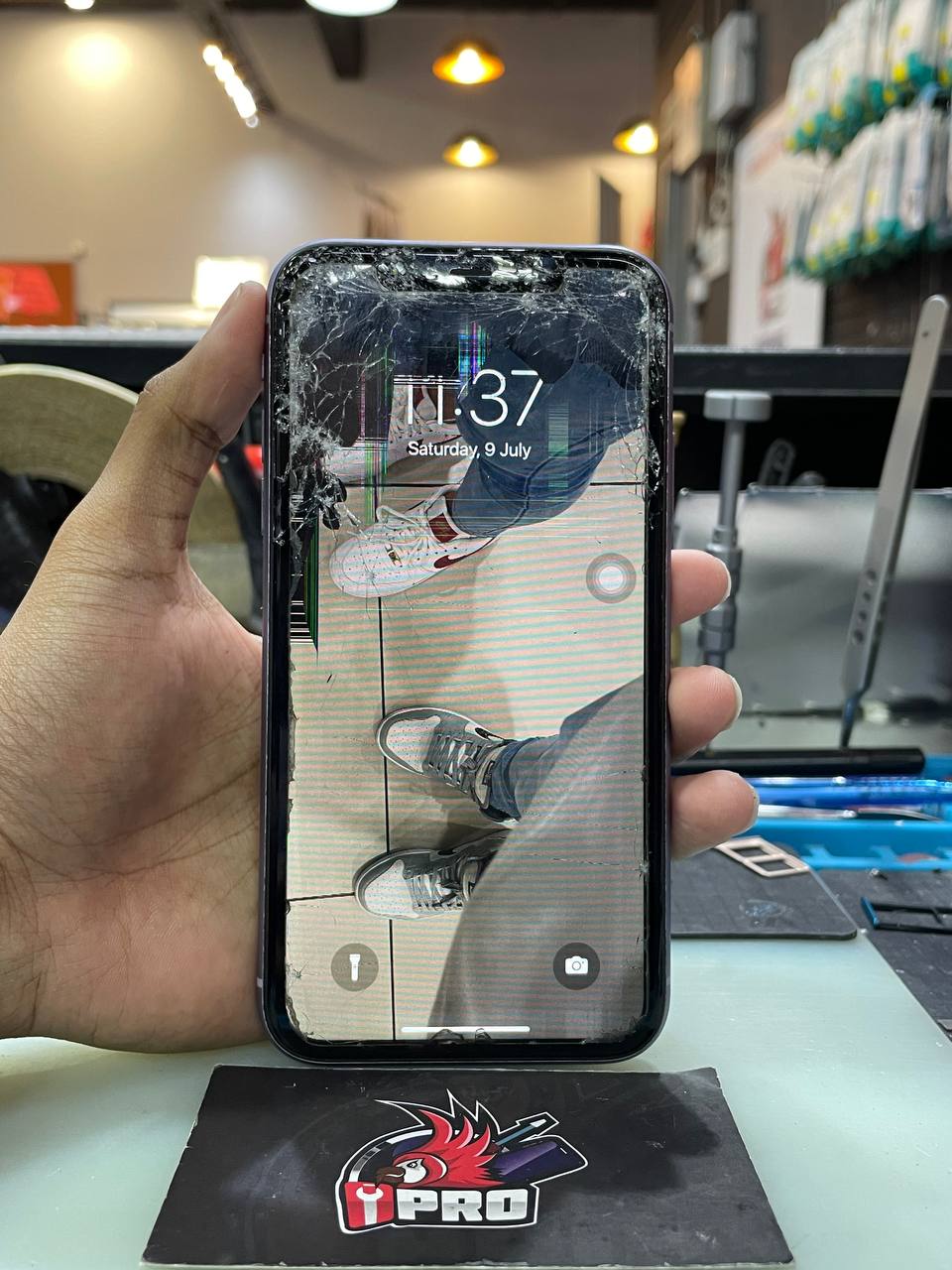 repair-iphone-11-screen-crack-in-kl-ipro-ampang-kl